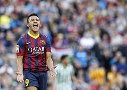 Alexis grita durante el partido entre Barcelona y Betis. / Albert Gea (Reuters)