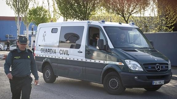 Furgón de la Guardia Civil que ha trasladado hoy a Luis Bárcenas.  