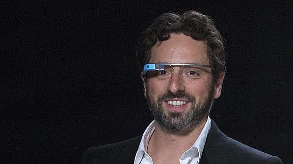 El cofundador de Google, Sergey Brin, con las gafas.