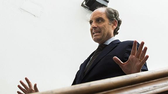 El expresidente de la Generalitat valenciana Francisco Camps, tras testificar.