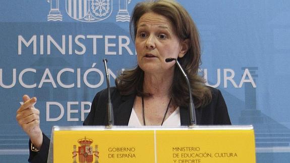 La secretaria de Estado de Educación, Montserrat Gomendio, tras reunirse con los rectores. 