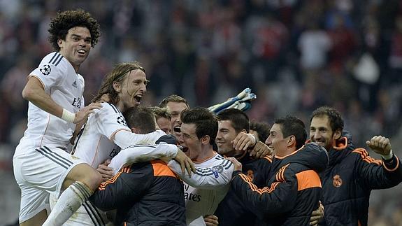 Los jugadores del Madrid celebran el pase a la final. 