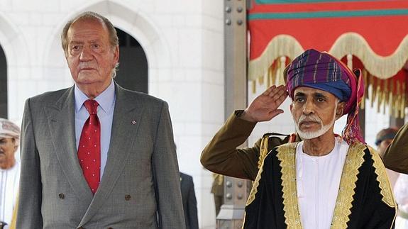 El sultán Qabus bin Said recibe a don Juan Carlos.