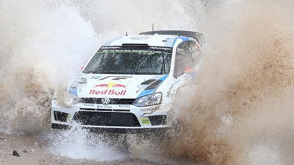 Latvala, durante un tramo del rally. 