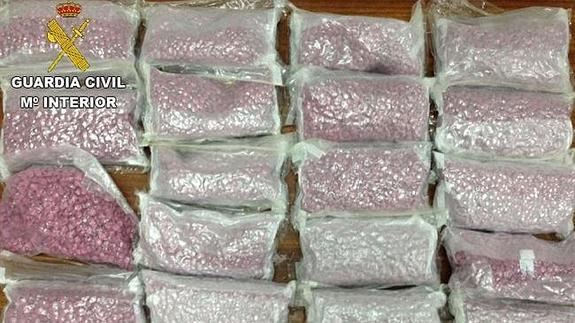 Los paquetes incautados con la droga. 