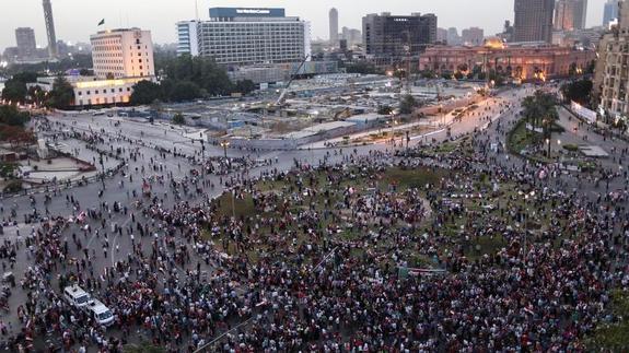 Miles de personas celebran en la plaza Tahrir el triunfo de Al Sisi