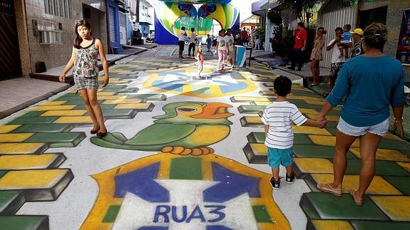 Las calles de Brasil se engalanan para el Mundial.