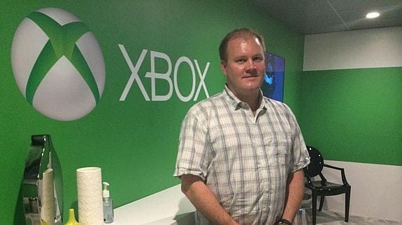 David Dennis, en el stand de Xbox