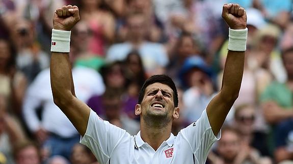 Djokovic celebra su victoria. 