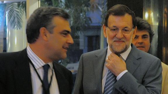 Rajoy, acompañado del embajador de España en Panamá, Jesús Silva. 