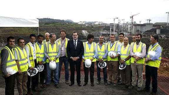 Rajoy, durante su visita al Canal de Panamá.