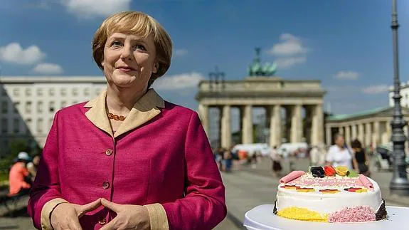 Un muñeco de cera de Merkel para celebrar su cumpleaños.