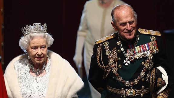 La Reina Isabel II, junto a su marido, el príncipe Felipe. 