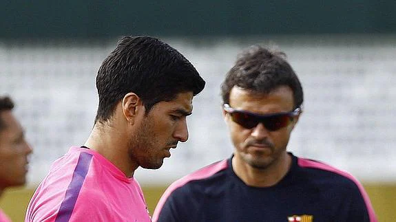 Suárez, en el entrenamiento junto a Luis Suárez. 