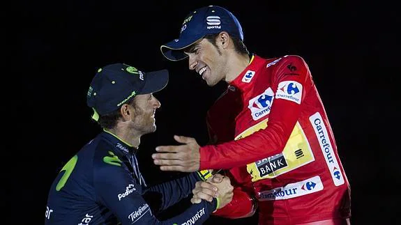 Valverde (i) y Contador, en el podio de la Vuelta. 