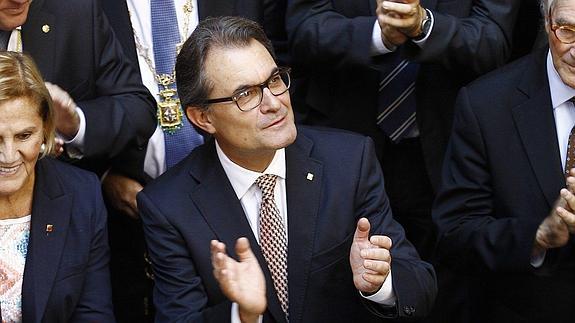 Artur Mas, junto a los partidarios de la consulta. 