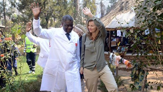 Denis Mukwege y Valerie Trierweiler.
