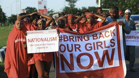 Manifestantes de la campaña #Bring back our girls. 