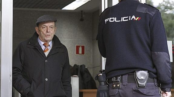 Ramón Gironés, padre de la exmujer de Jordi Pujol Ferrusola, a la salida de la Audiencia Nacional.