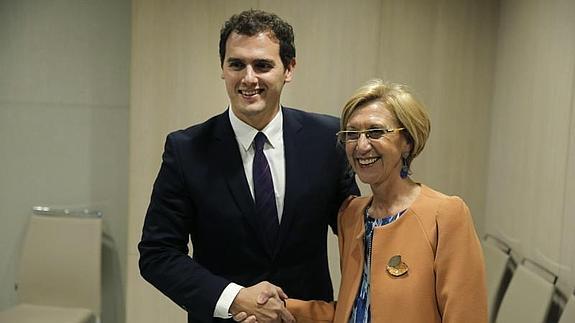 Rosa Díez (d) y Albert Rivera (i). 