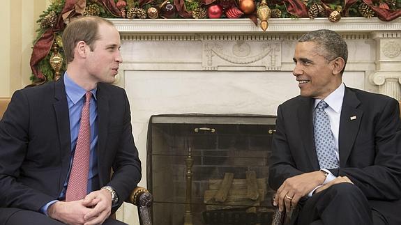 El príncipe Guillermo y Obama charlan animadamente durante su encuentro. 