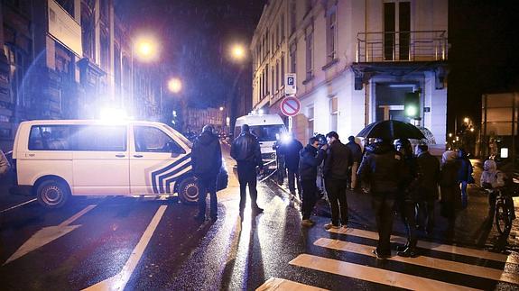 Policías en el lugar de los hechos.