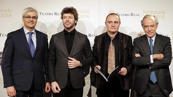 El presidente del Teatro Real, Gregorio Marañón, junto al director de orquesta Pablo Heras (2i), el director general del Teatro Real, Ignacio García-Belenguer (i), y el director artístico, Joan Matabosch (2d). 