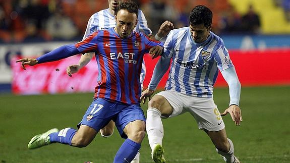 Xumetra (i) y Javi Guerra (d), en un momento del partido. 