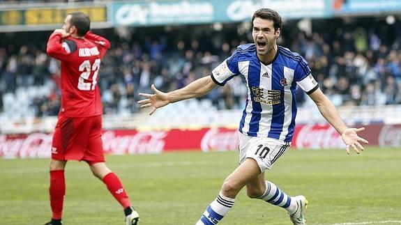 Xabi Prieto celebra su gol ante el Sevilla. 