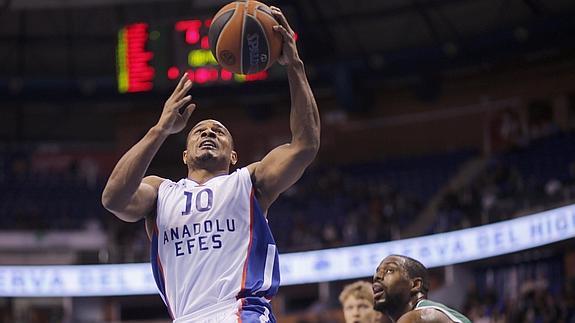 Draper tratar de anotar. 