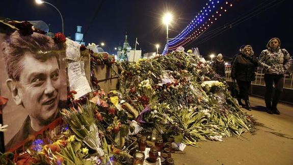 Retrato de Nemtsov en el lugar en el que fue asesinado. 