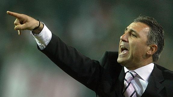 Hristo Stoichkov en su etapa como entrenador de la selección búlgara.  