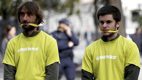 Protesta de Greenpeace ante el Congreso.