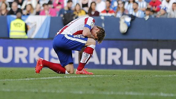 Fernando Torres se lamenta. 