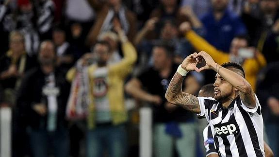 Arturo Vidal celebra el gol. 