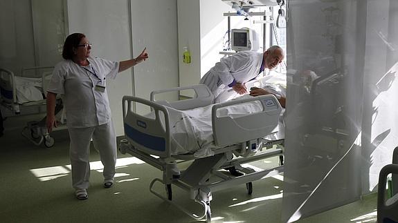 Miembros del equipo médico de un hospital en Asturias.