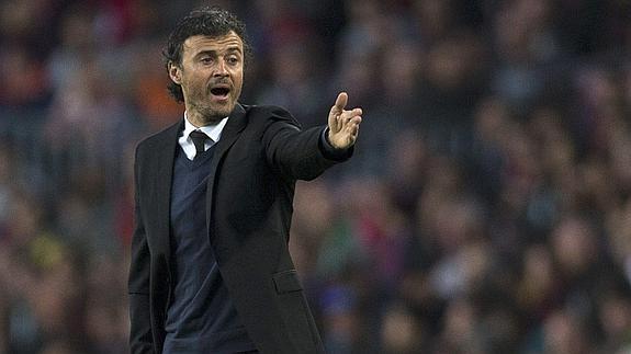 Luis Enrique da instrucciones. 