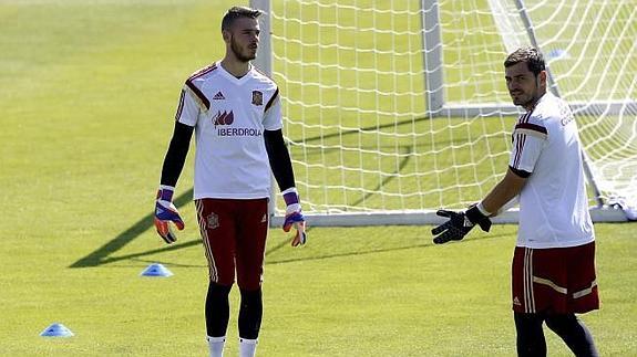 Casillas (d) y De Gea, en un entrenamiento de la selección. 