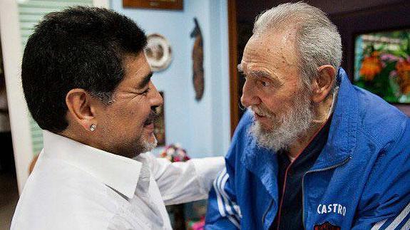 Maradona, con Fidel Castro en La Habana. 
