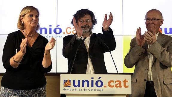 Los críticos de UDC Antoni Castellá (c), Nuria de Gisperty Joan Rigoll (d).