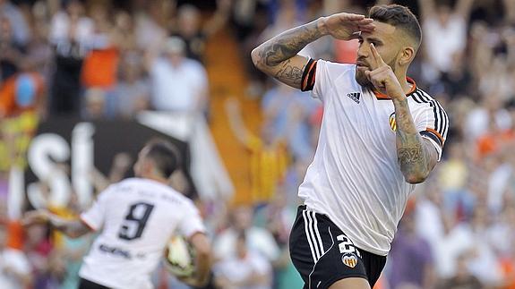 Nicolás Otamendi, en un partido con el Valencia. 