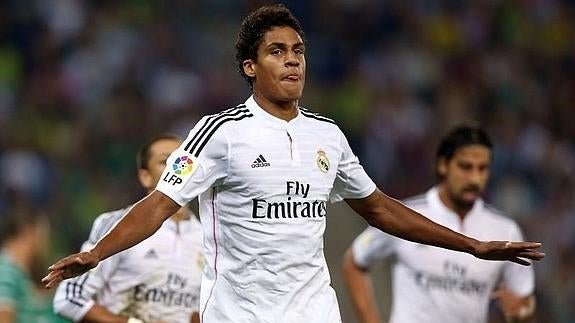 Varane celebra un gol la temporada pasada. 