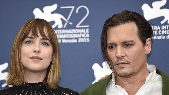 Dakota Johnson y Johnny Depp, en Venecia.