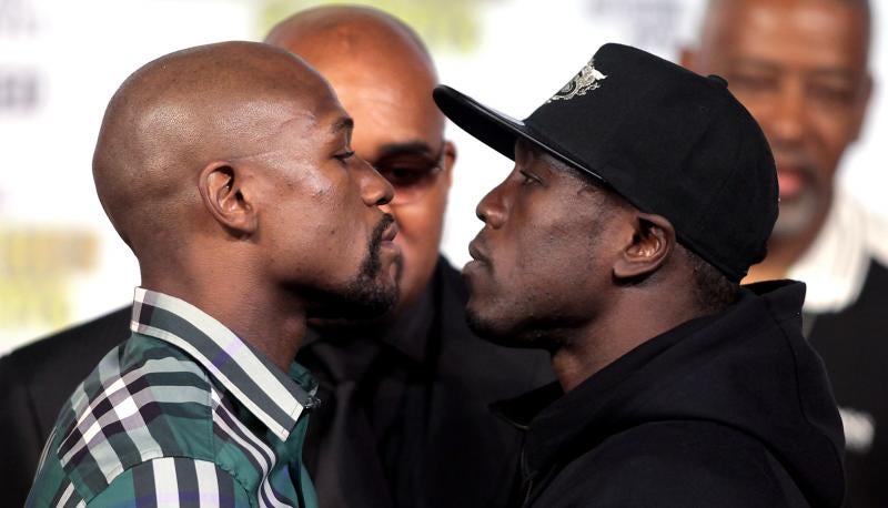 Floyd Mayweather y Andre Berto, antes de la pelea. 