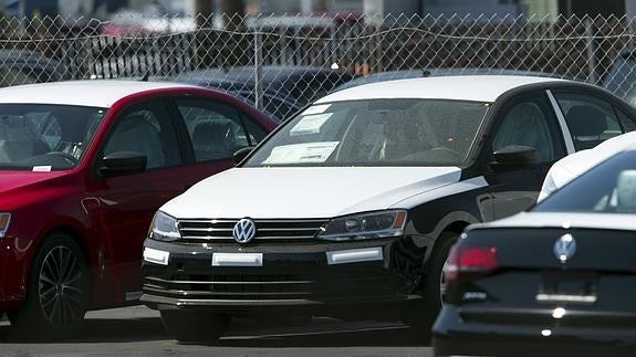 Vehículos de Volkswagen, en una factoría.