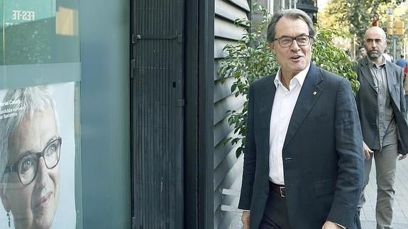 Artur Mas, a su llegada esta mañana a la sede de CDC.