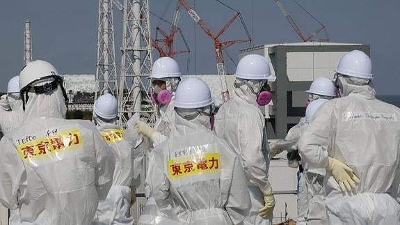 Trabajadores de Fukushima. 