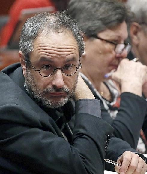 El líder de la CUP, Antonio Baños, hoy en el Parlament.