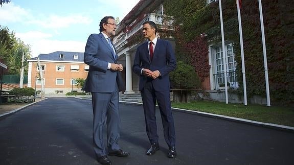 Rajoy y Sánchez, hoy, en la Moncloa.