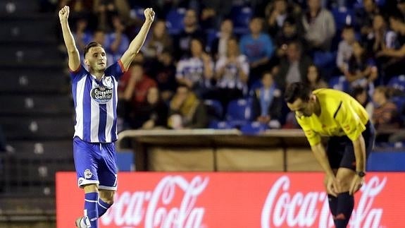 Lucas Pérez celebra su gol. 